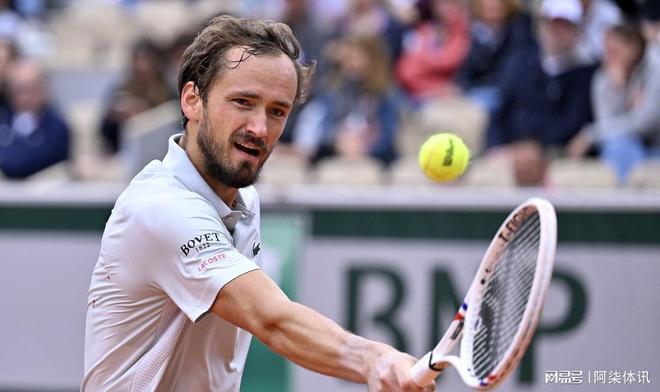 关于意大利网球队强势法国网球队，梅德韦杰夫爆发神勇的信息