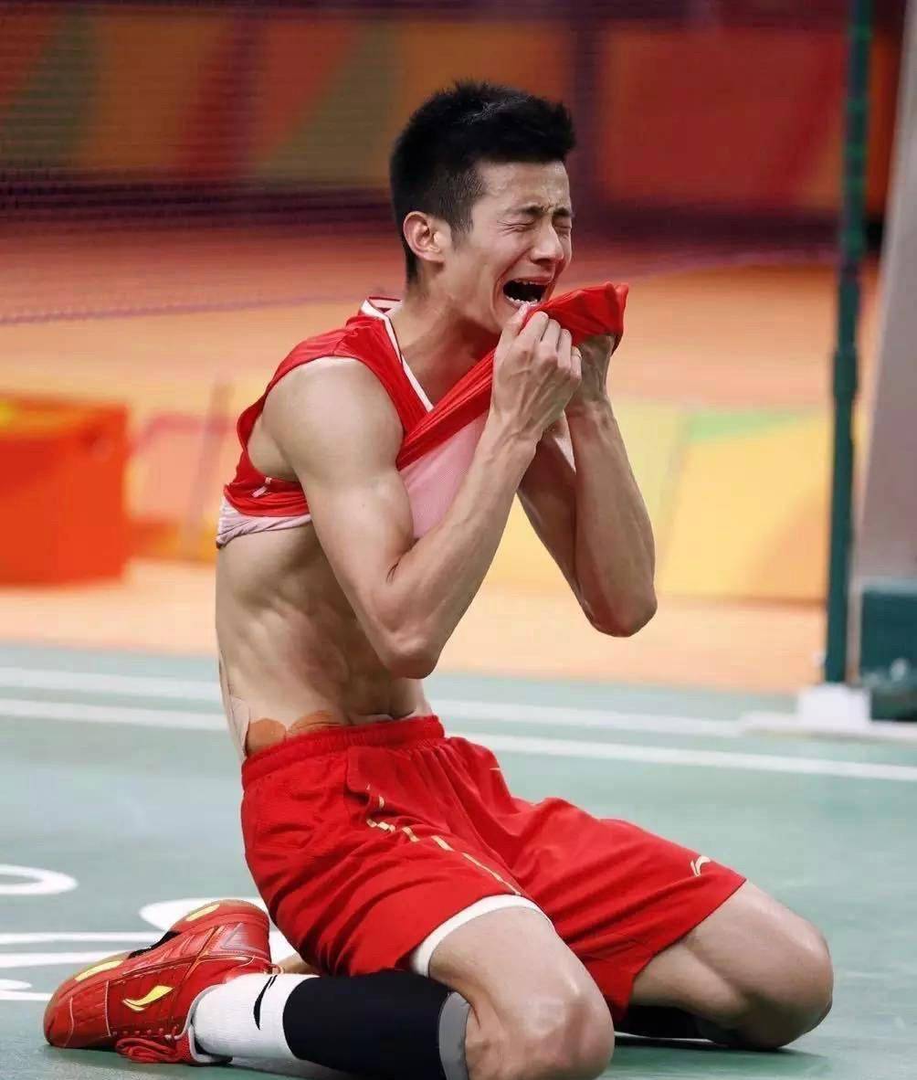 包含中国羽毛球队险胜印尼羽毛球队，谌龙完成帽子戏法的词条