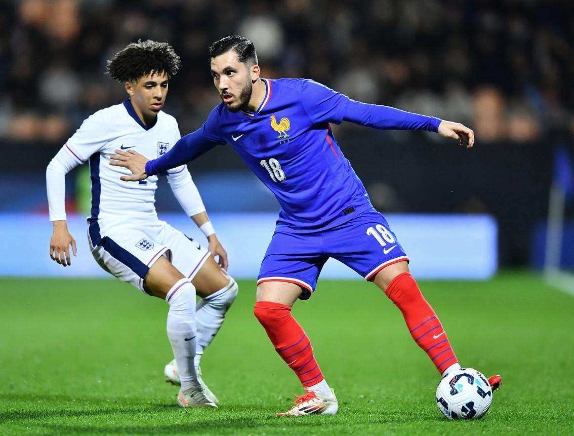 关于里昂俱乐部领先优势扩大,高居榜首的信息 关于里昂俱乐部领先优势扩大,高居榜首的信息