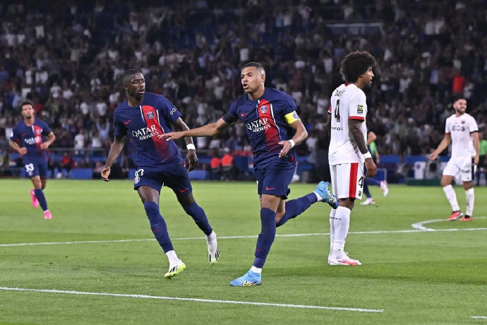 包含欧冠比赛引发一场激动人心的战斗的词条