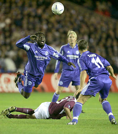 沙尔克04主场告负,痛失领先优势的简单介绍 沙尔克04主场告负,痛失领先优势的简单介绍