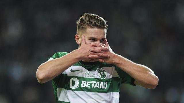 东道主球队卫冕冠军，获得全票支持