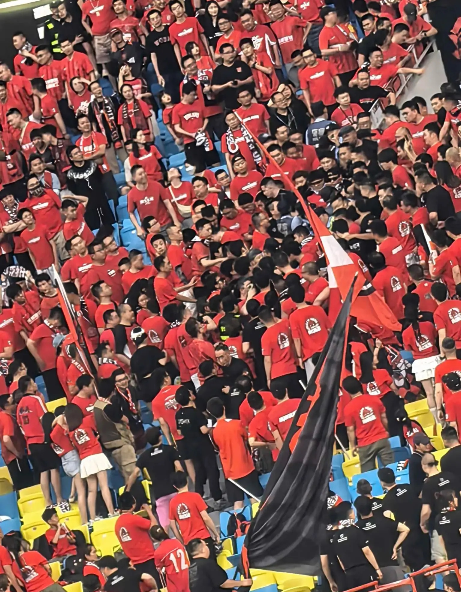 比赛中队伍意气风发，全面集结备战下一个对手