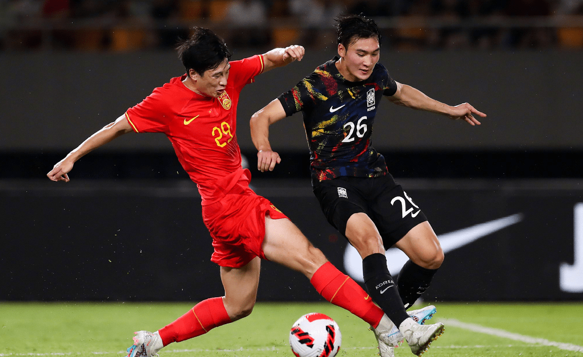 中国队在国际足球联赛中崭露头角