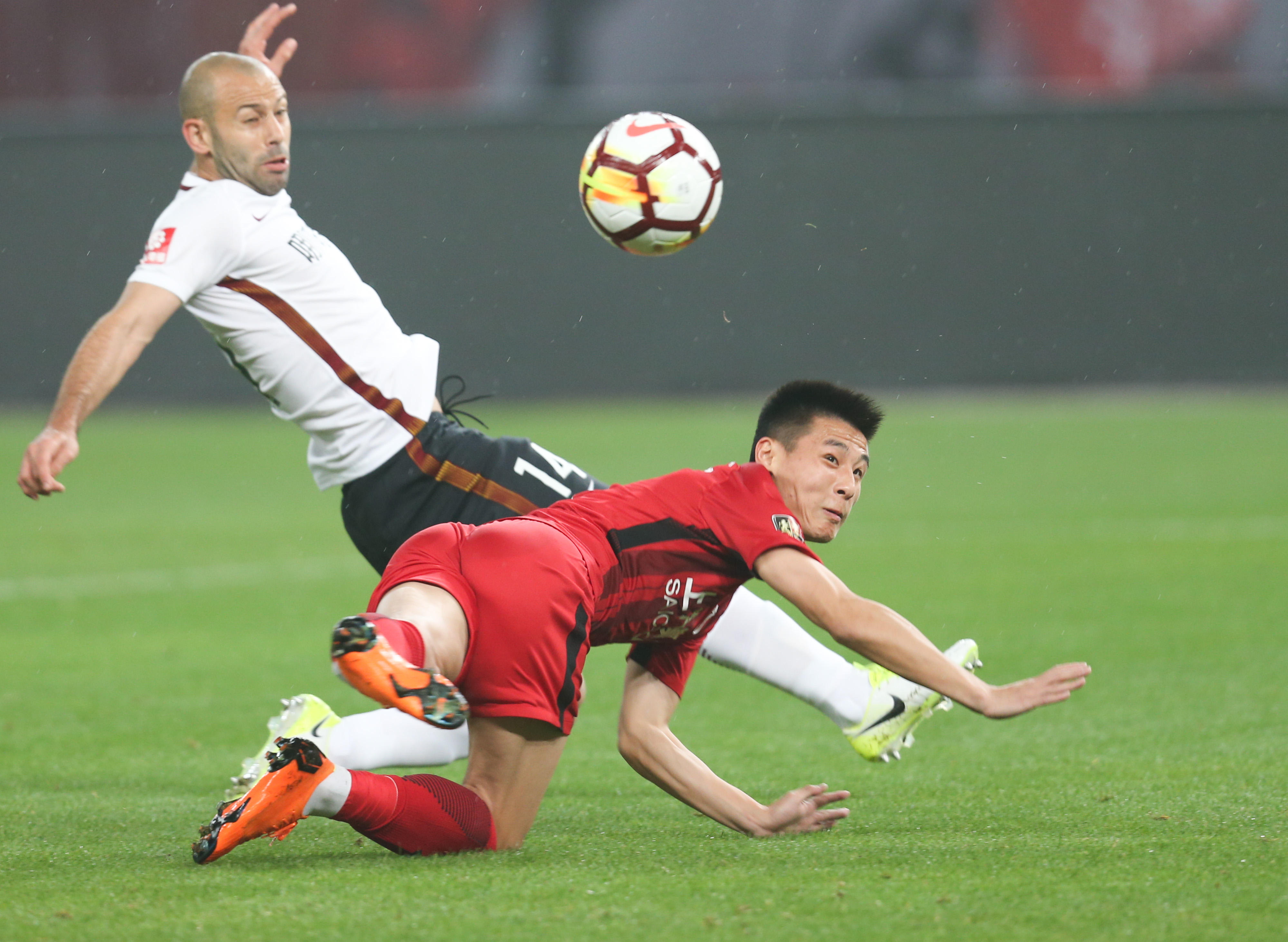 华夏幸福主场击败富力，全取三分稳居中超中游