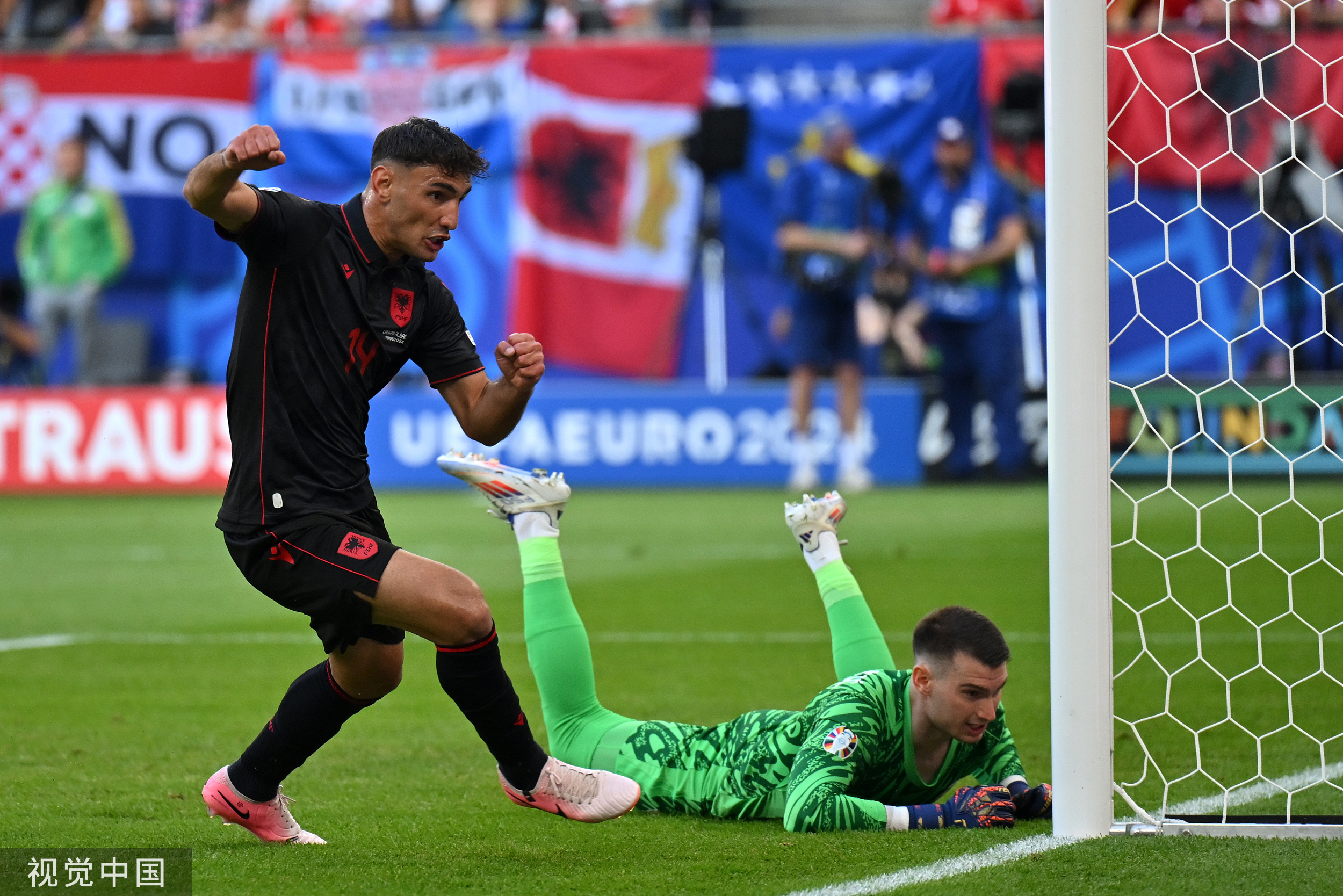 克罗地亚队狂胜,闯入下一轮比赛 克罗地亚队狂胜,闯入下一轮比赛