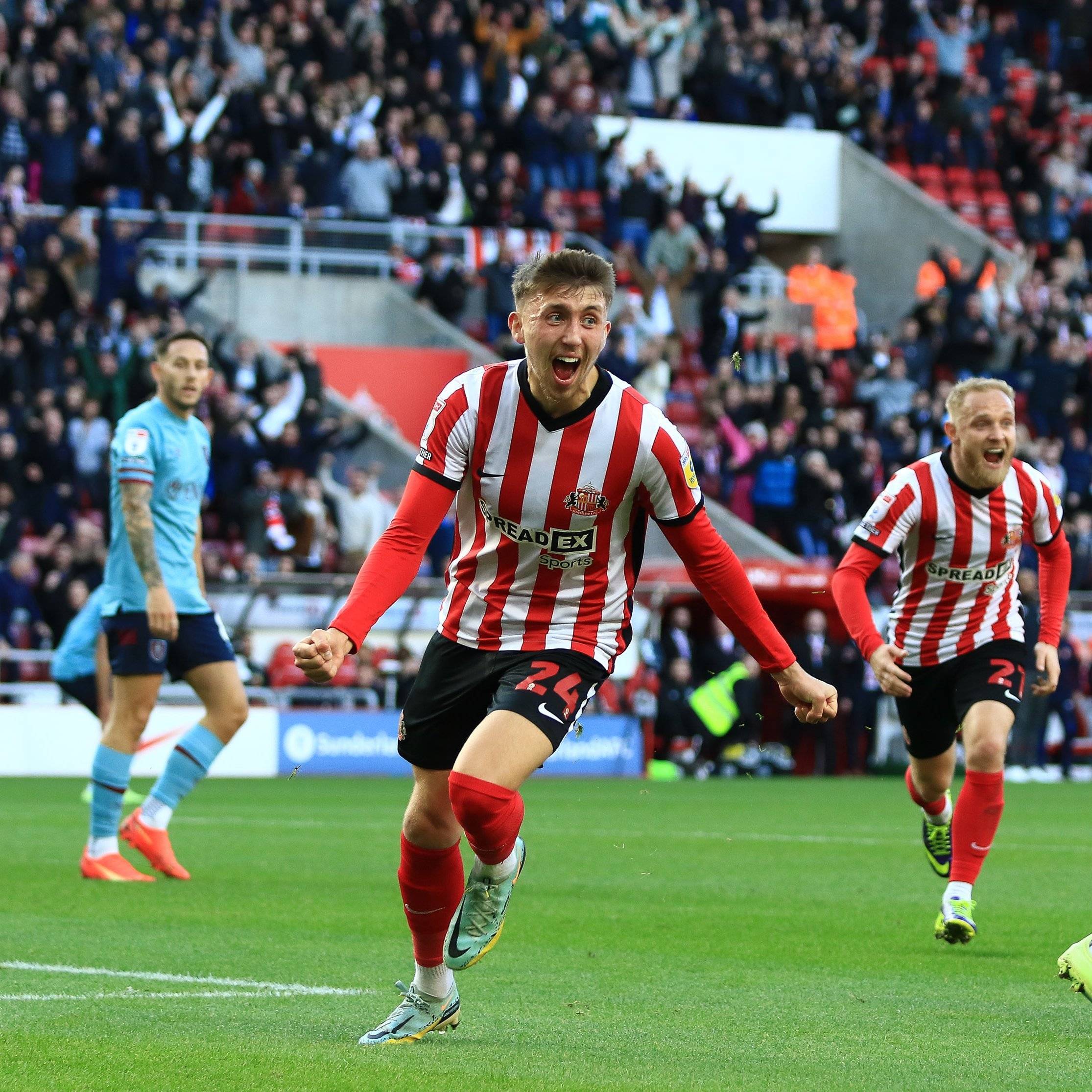 英超焦点战役即将展开，球员备战紧张