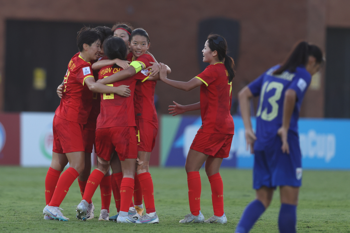 关于激烈比拼！中国女足队员在比赛中展现出色的信息