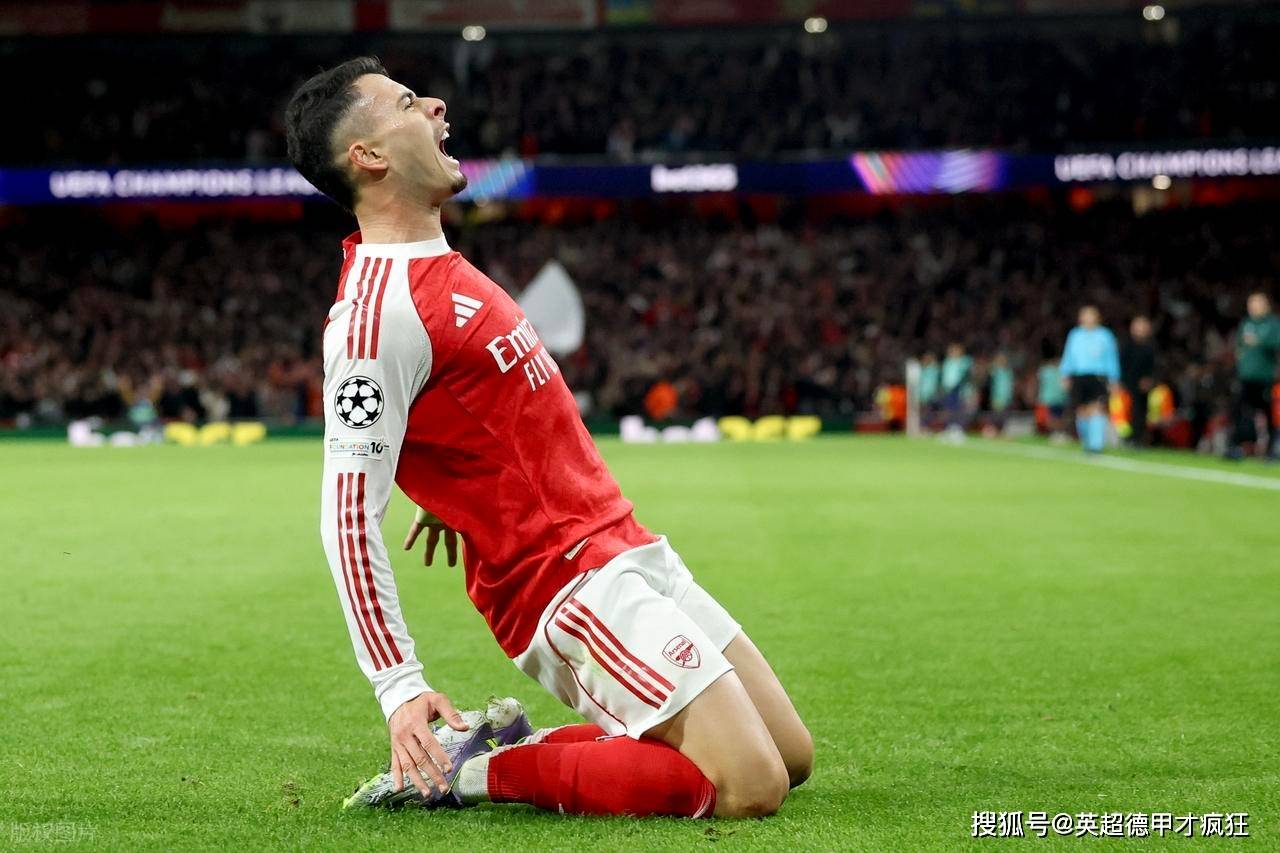 阿森纳前锋精准射门，连续进球