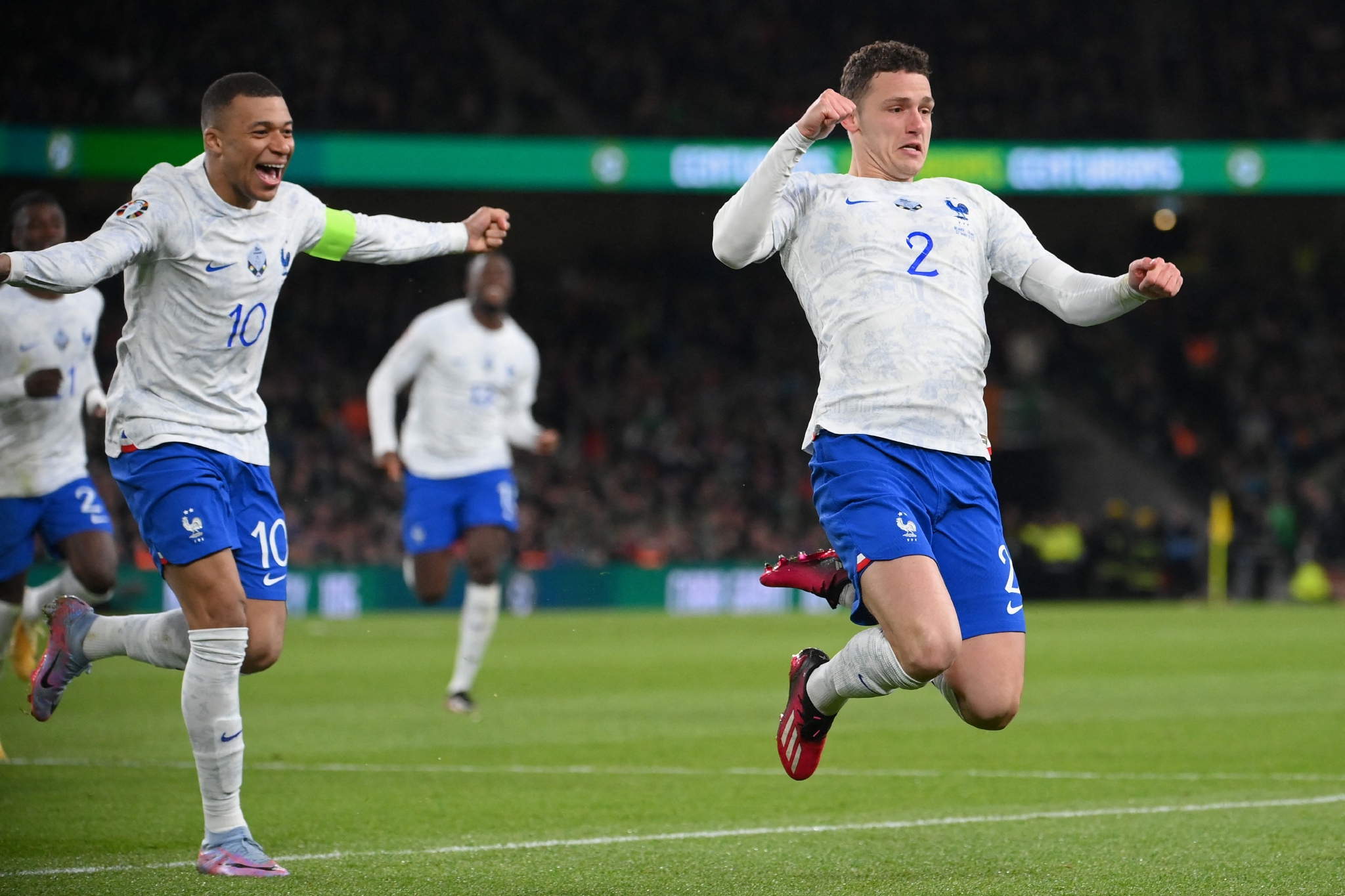 欧预赛劲敌相对,谁能勇往直前?的简单介绍 欧预赛劲敌相对,谁能勇往直前?的简单介绍