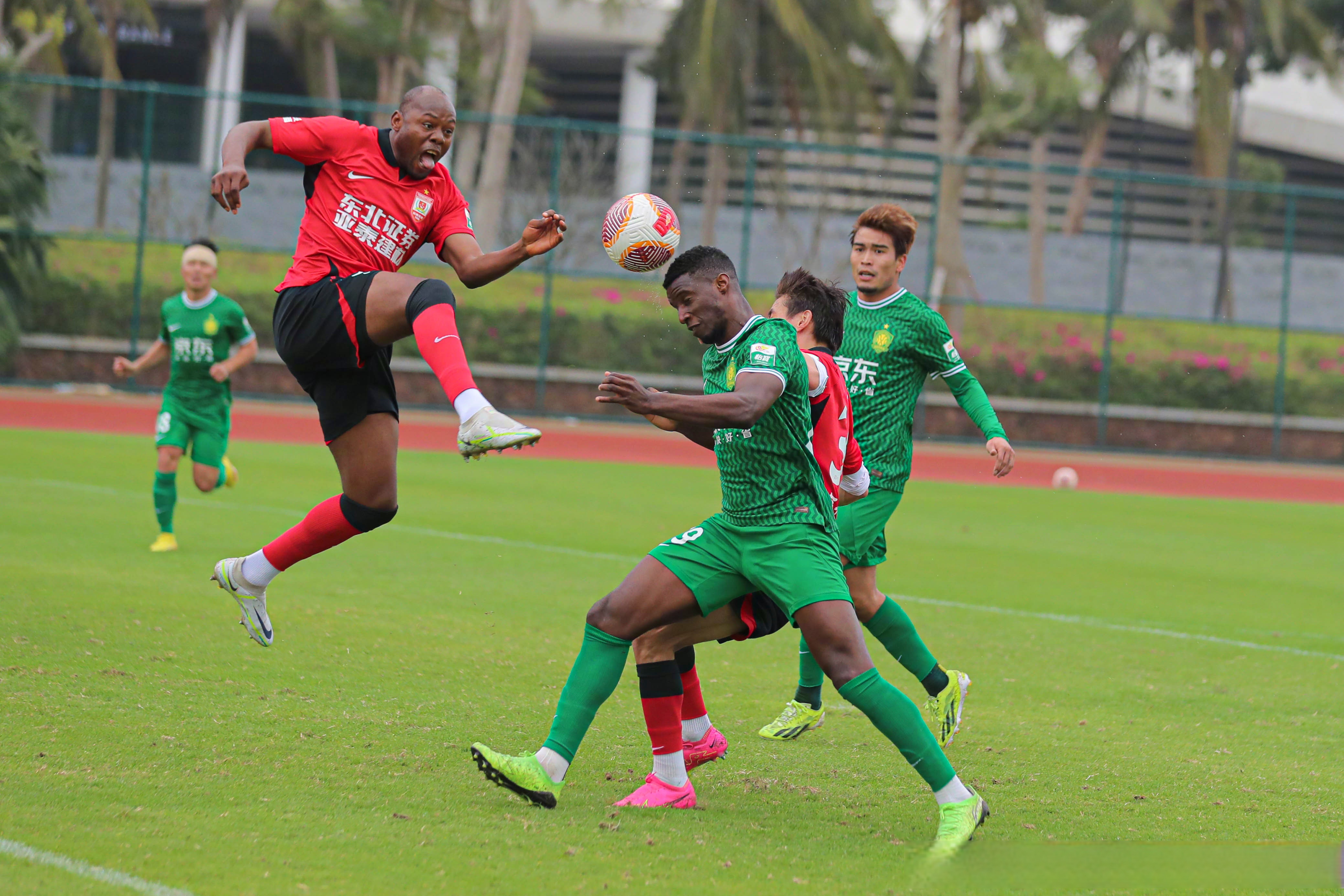 亚泰迎战危机,客场对阵青岛实现保级机会的简单介绍 亚泰迎战危机,客场对阵青岛实现保级机会的简单介绍