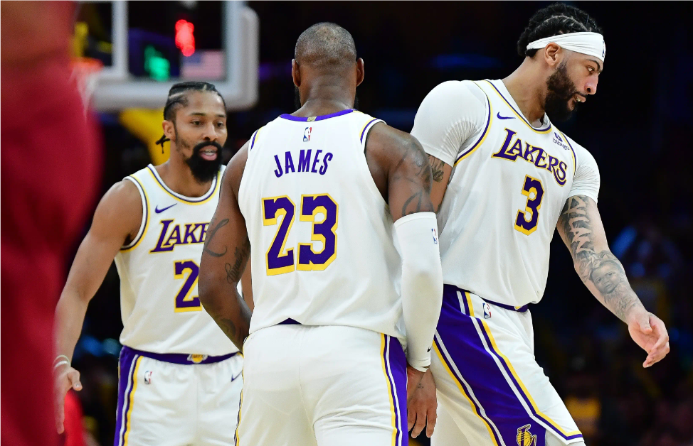 湖人血洗国王，锡安送出助攻