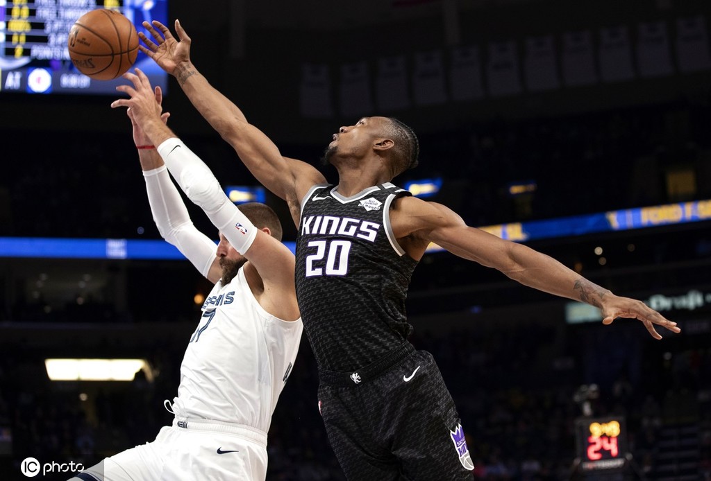 国王完胜辽宁队，福克斯惊艳四座