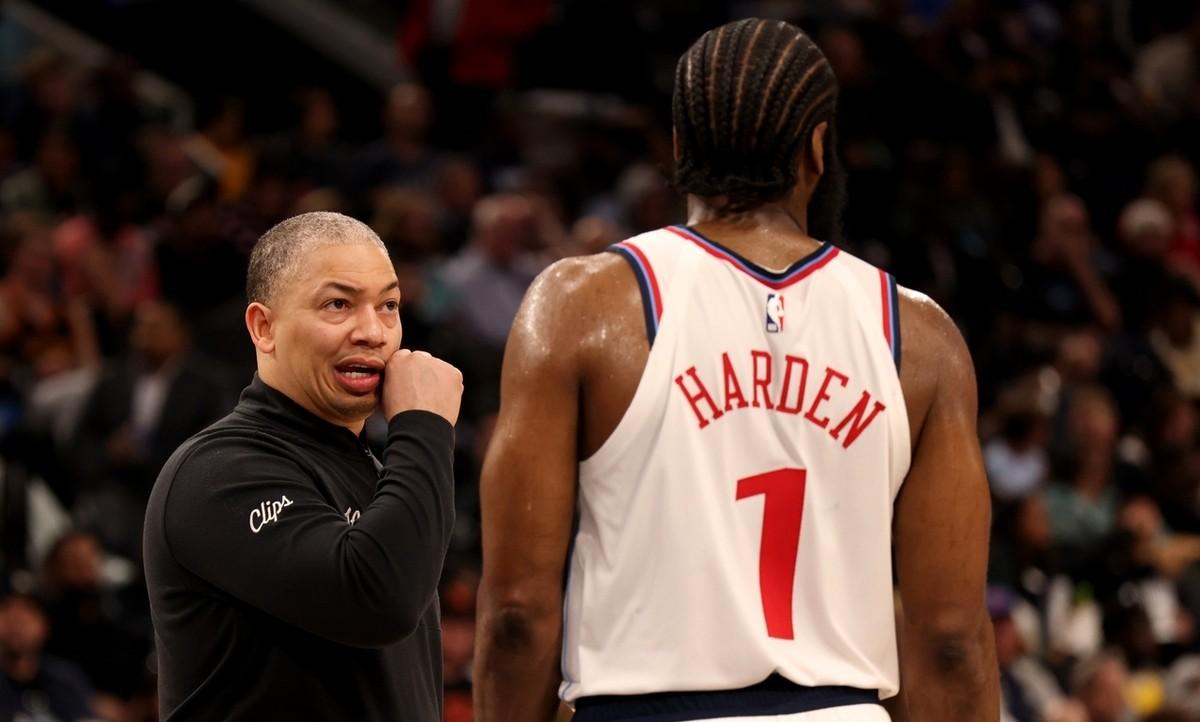 尼克斯险胜骑士，伦纳德点燃赛场