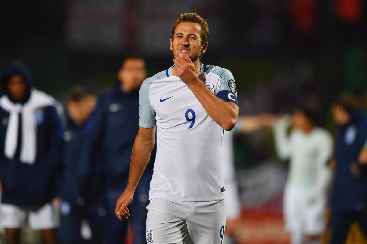 英格兰队逆转波兰队，奥恰洛夫惊艳四座