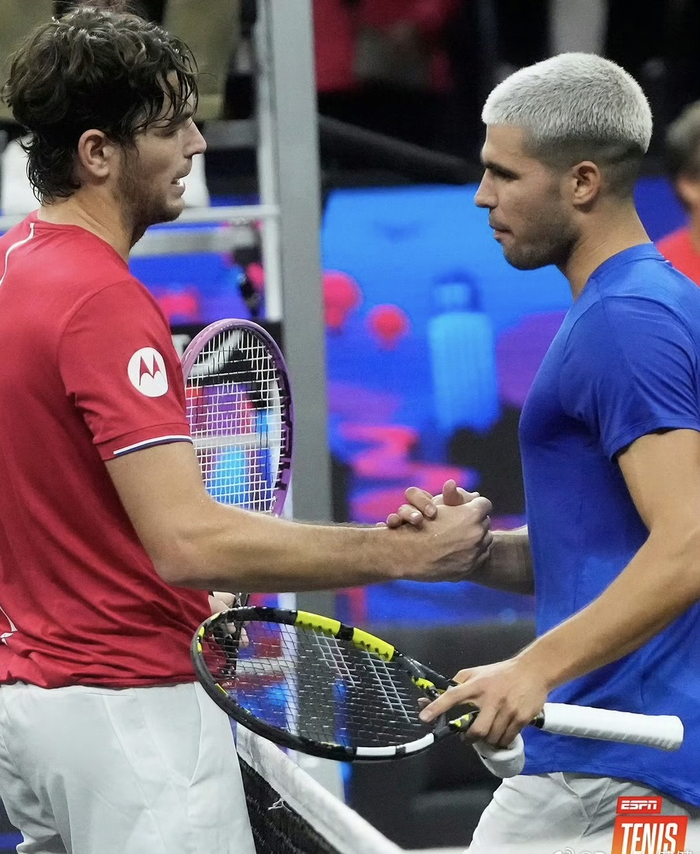 包含拉沃尔杯横扫美网，阿尔卡拉斯刷新纪录的词条