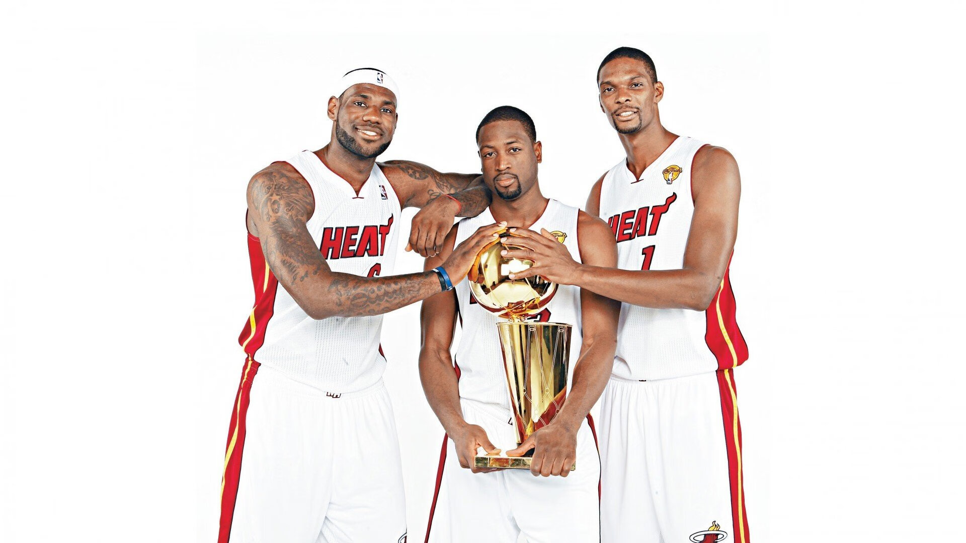 世界排名争夺战之夜，莱万末节接管比赛