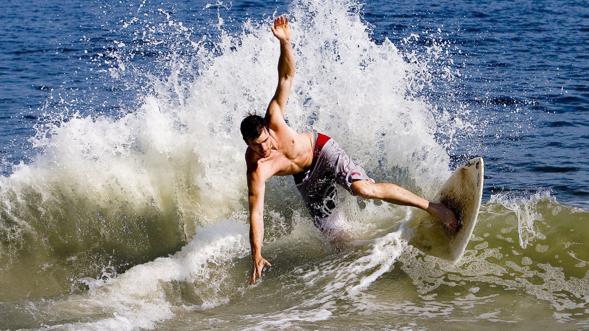 九游体育-西决生死战之夜，萨拉赫攻防转换核心