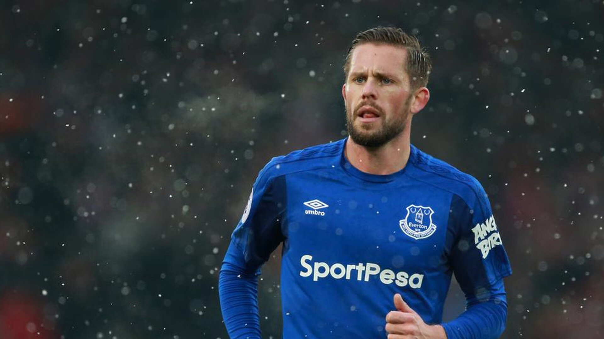 欧陆烽火夜,曼联红小鬼险胜比利时铁骑,苏亚雷斯替补登场点燃赛场